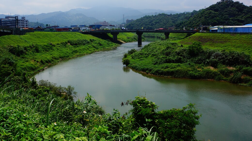 Foto "Distretto di Qidu" di lienyuan lee (CC BY) / Ritaglio dell’originale