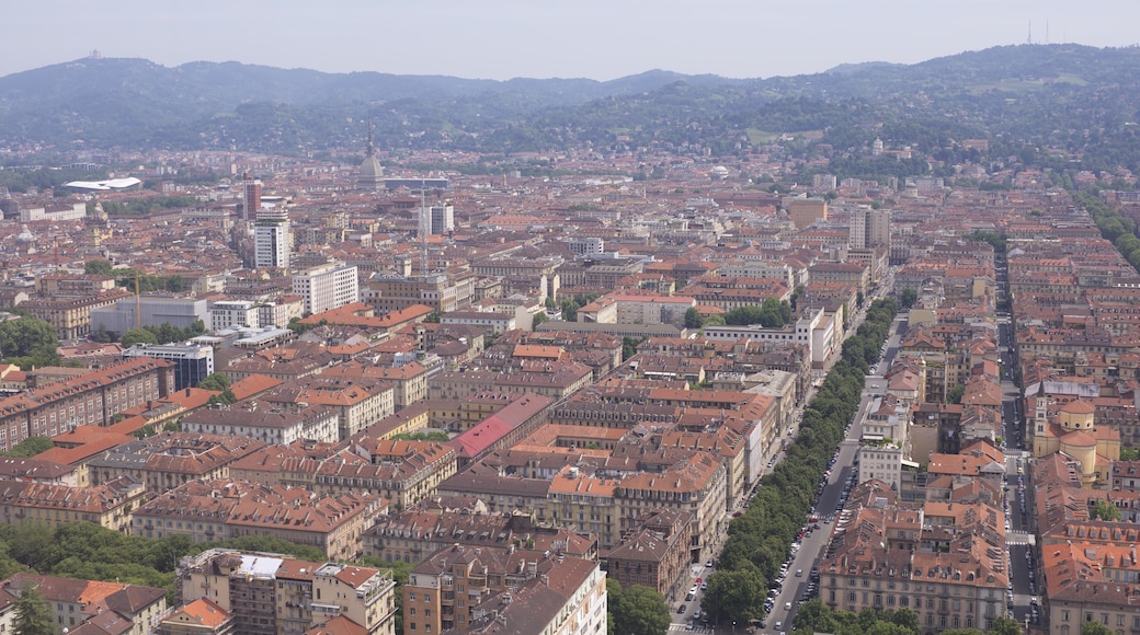 « Cit Turin», photo de Incola (CC BY-SA) / rognée de l’originale