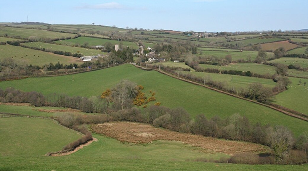 "Huish Champflower"-foto av Martin Bodman (CC BY-SA) / Urklipp från original