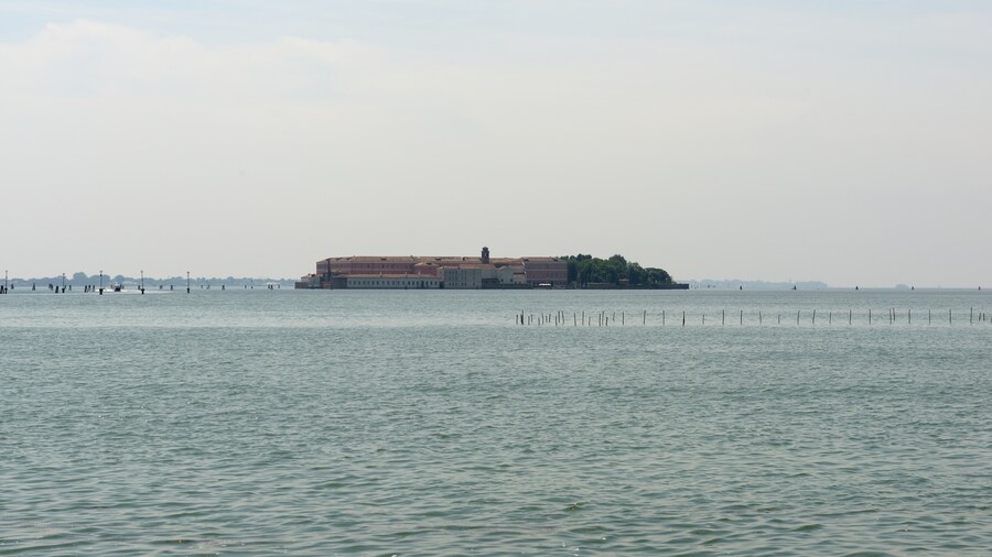 Photo "San Clemente island in the Venetian laguna as seen from the Giudecca in Venice" by Moroder (Creative Commons Attribution-Share Alike 3.0) / Cropped from original