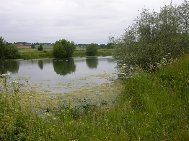 Foto „Woodford cum Membris“ von Ian Rob (CC BY-SA)/zugeschnittenes Original