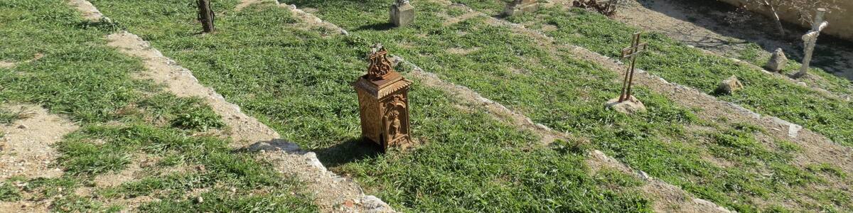 Photo "Hameau de Périllos, Opoul-Périllos, Pyrénée-Orientale, Languedoc-Roussillon, France. Camera location 42° 53′ 49.48″ N, 2° 50′ 47.66″ E View this and other nearby images on: OpenStreetMap - Google Earth 42.897079; 2.846572" by Kormin (Creative Commons Attribution-Share Alike 3.0) / Cropped from original