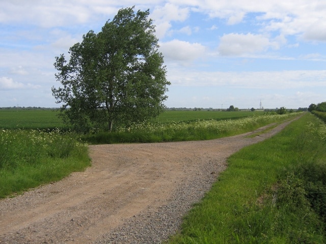 Meeting of bridleways, Swavesey, Cambs. Tipplers' Road (left) joining Utton's Drove in the NW corner of the square.