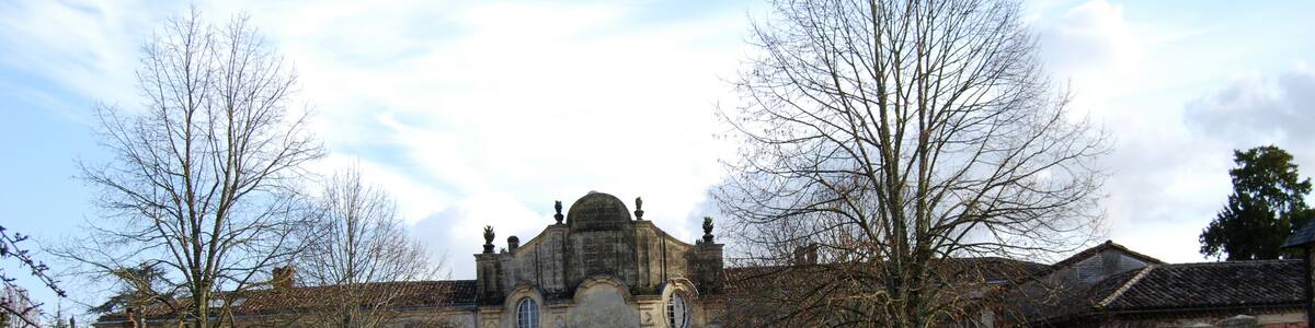 Photo "This building is indexed in the Base Mérimée, a database of architectural heritage maintained by the French Ministry of Culture, under the reference PA00083874 ." by William Ellison (Creative Commons Attribution-Share Alike 3.0) / Cropped from original