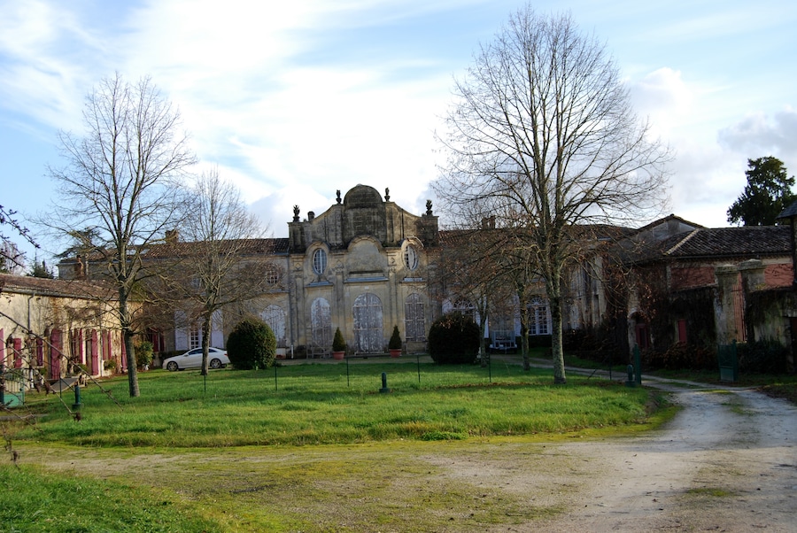 This building is indexed in the Base Mérimée, a database of architectural heritage maintained by the French Ministry of Culture, under the reference PA00083874 .