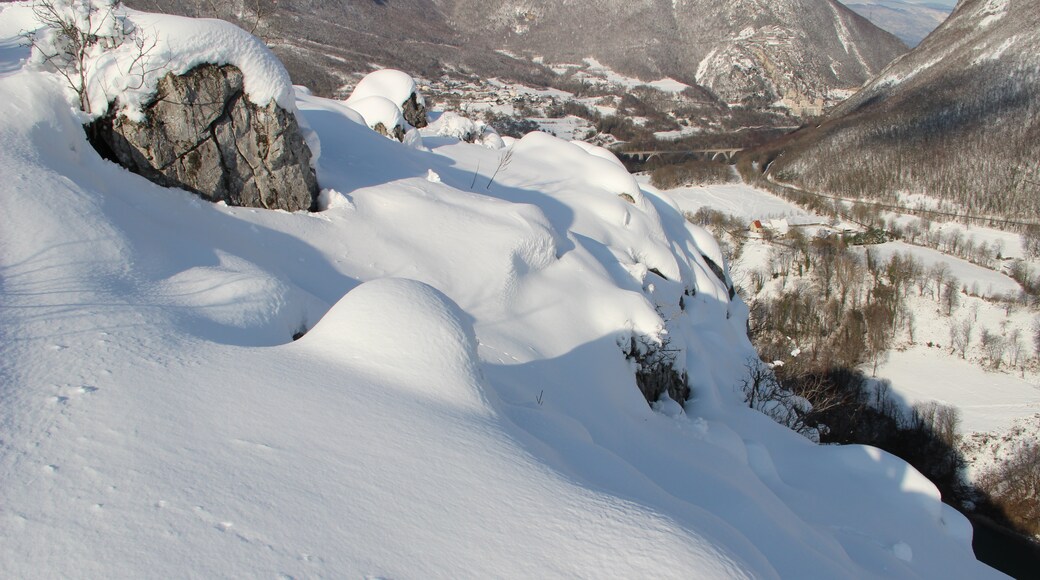 Foto "Reserva Natural Nacional de la montaña High Jura" por Björn S. (CC BY-SA) / Recortada de la original