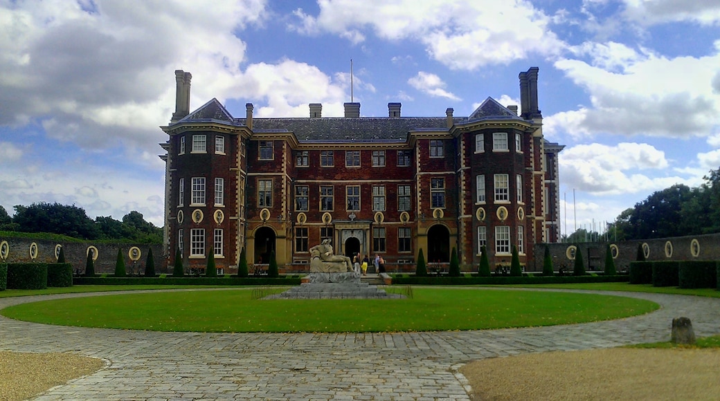 Photo "Ham House" by Ethan Doyle White (CC BY-SA) / Cropped from original