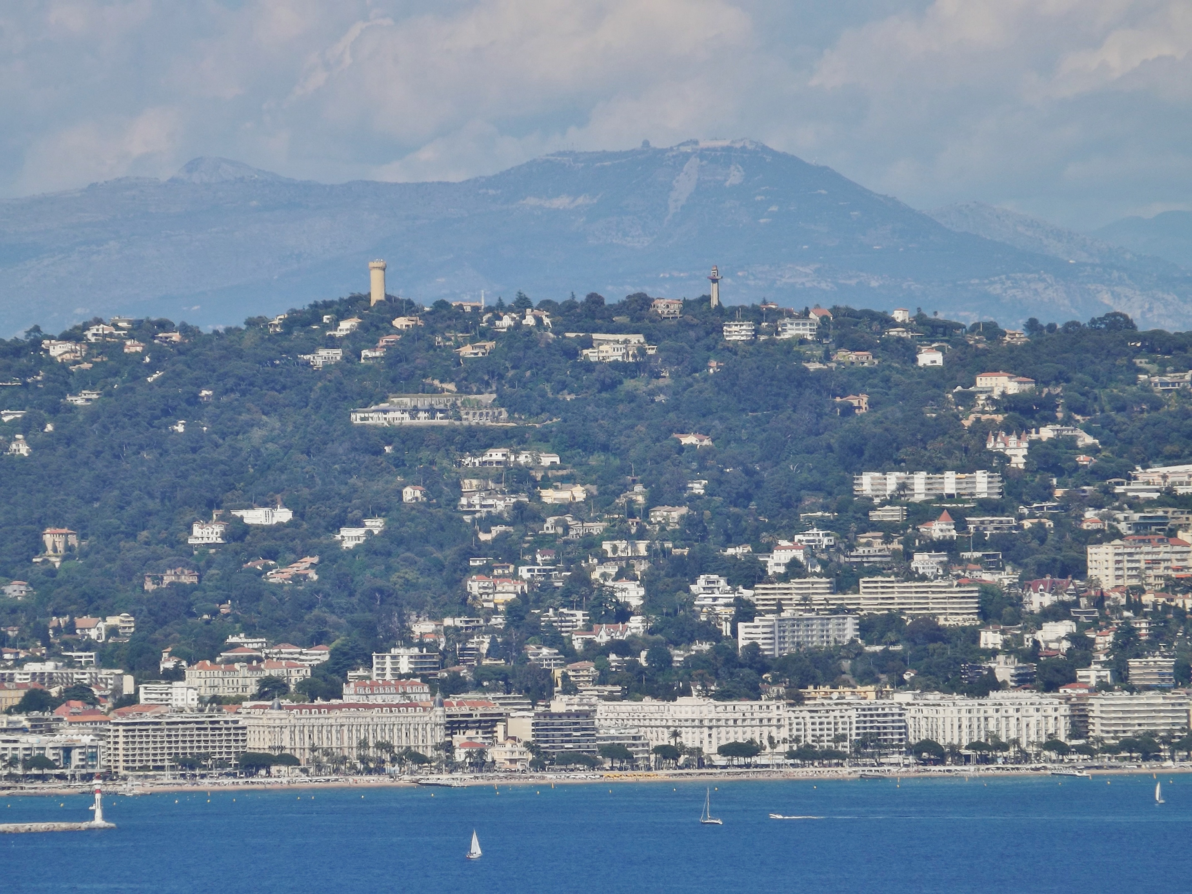 Billede "Pointe de l'Aiguille Park" af Florian Pépellin (CC BY-SA) / beskåret fra det originale billede