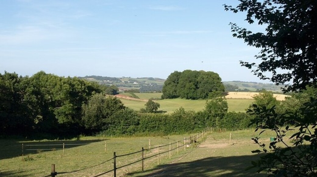 Foto „Abbotskerswell“ von Derek Harper (CC BY-SA)/zugeschnittenes Original