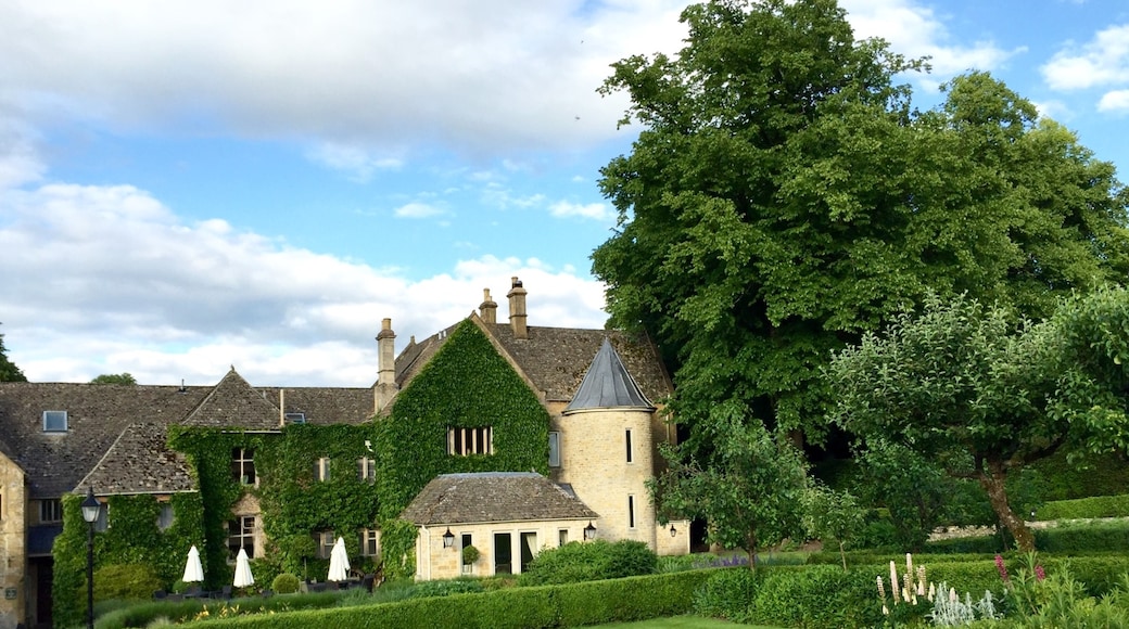 Photo "Upper Slaughter" by judy dean (CC BY) / Cropped from original