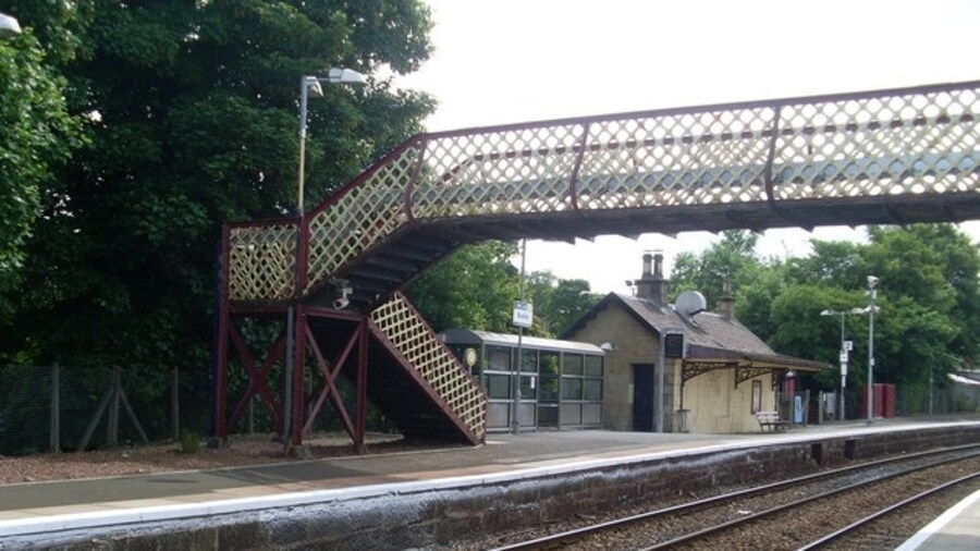 Photo "Busby railway station On the Glasgow to East Kilbride line." by Stephen Sweeney (Creative Commons Attribution-Share Alike 2.0) / Cropped from original