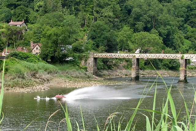 "Hewelsfield and Brockweir"-foto av Roy Parkhouse (CC BY-SA) / Urklipp från original
