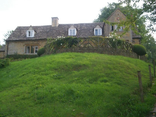 Billede "Saintbury" af Jennifer Luther Thomas (CC BY-SA) / beskåret fra det originale billede