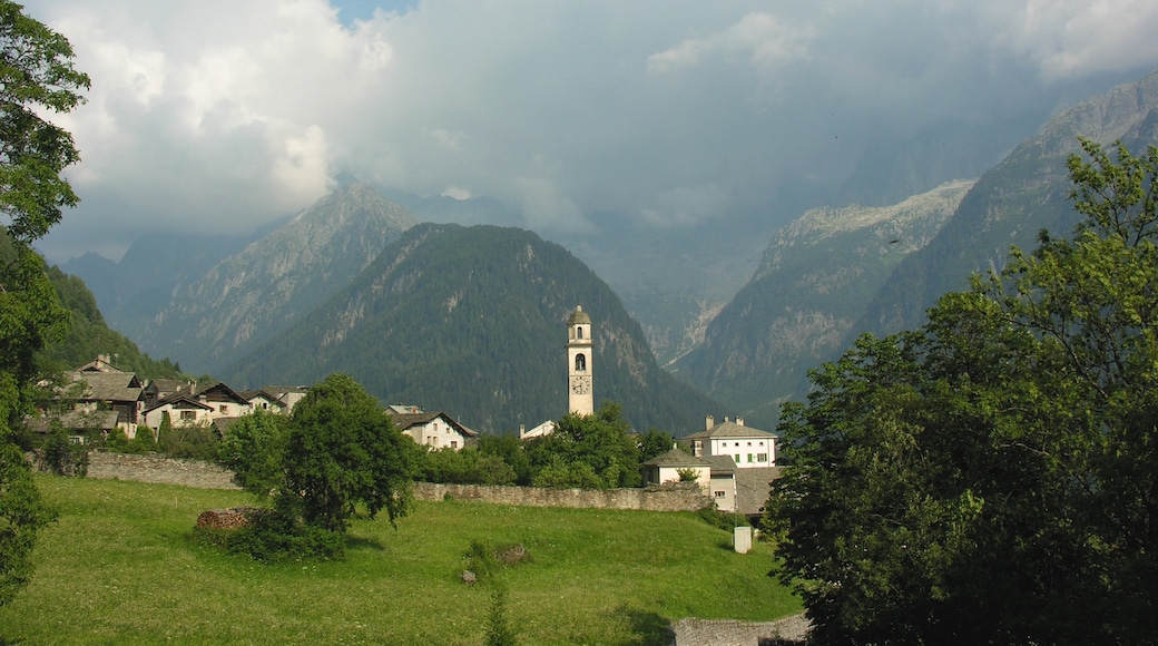 Photo "Soglio" by Simisa (CC BY-SA) / Cropped from original