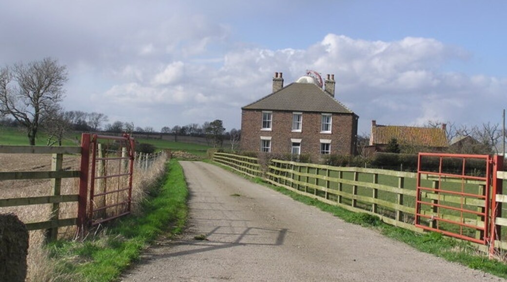 Foto "Middleton St George" de Hugh Mortimer (CC BY-SA) / Recortada do original