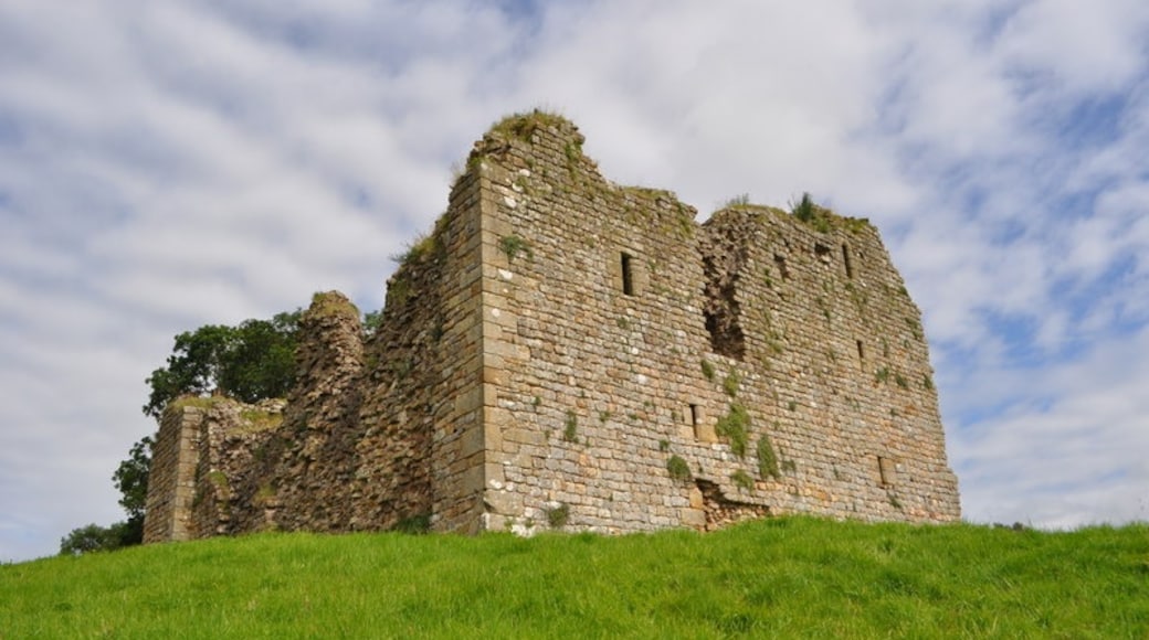Kuva ”Thirlwall Castle” käyttäjältä Ashley Dace (CC BY-SA) / rajattu alkuperäisestä kuvasta
