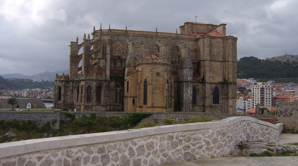 Foto ‘Kerk van Santa Maria’ van Ramon DE LA FUENTE (CC BY-SA) / bijgesneden versie van origineel