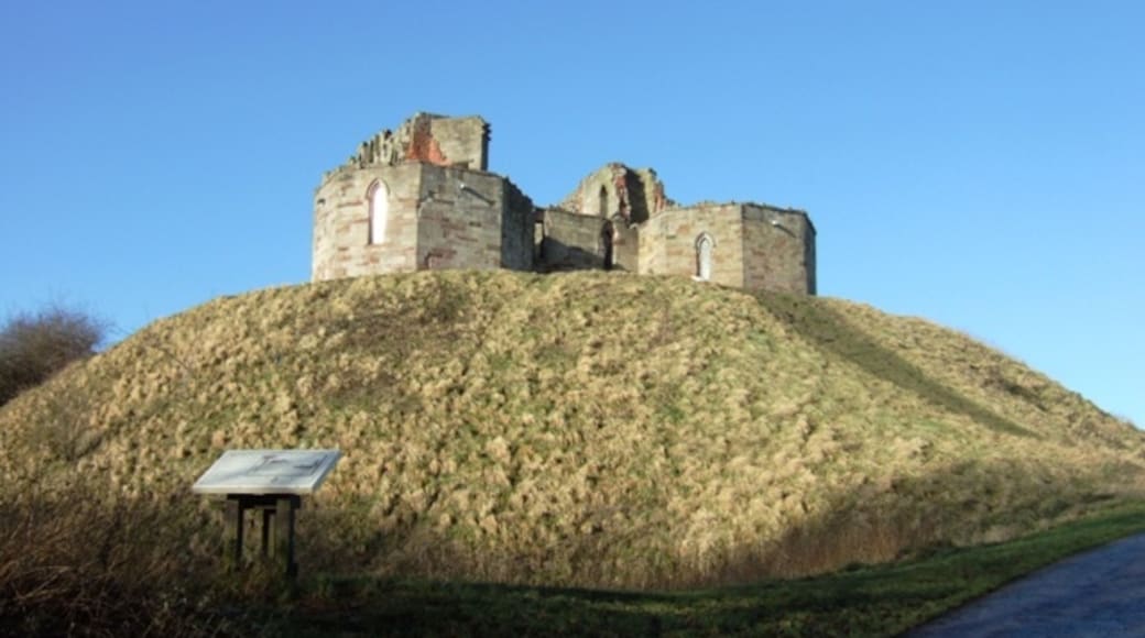 Foto „Stafford Castle“ von Simon Huguet (CC BY-SA)/zugeschnittenes Original