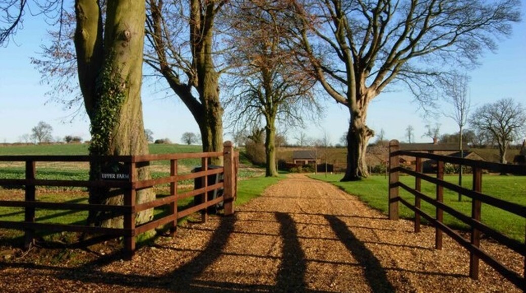 Foto “Tiffield” tomada por Stephen McKay (CC BY-SA); recorte de la original