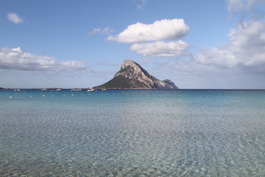 L'ìsola di Tavolara vista da Porto Taverna.