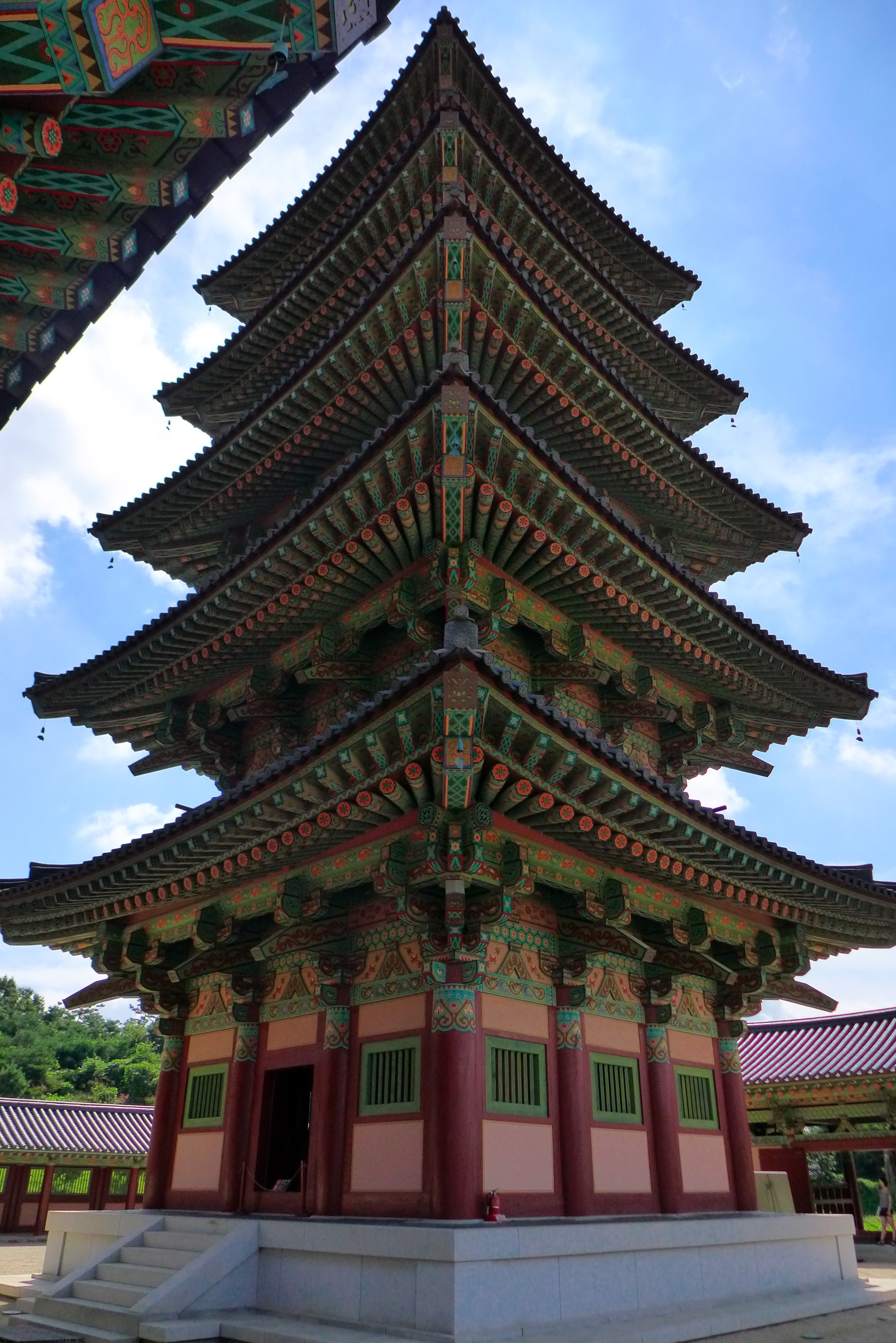 Foto "Buyeo" oleh travel oriented (CC BY-SA) / Dipotong dari foto asli