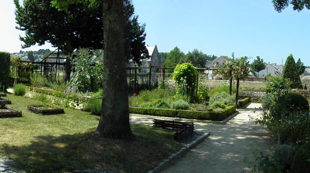"The Locmaria Priory Garden"-foto av Gzen92 (CC BY-SA) / Urklipp från original
