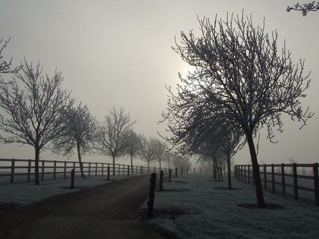 Photo "Wingrave with Rowsham" by Rob Farrow (CC BY-SA) / Cropped from original