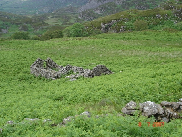 An abandoned dwelling Hafotty is marked on the map at 633296. Now lying in a sea of bracken typical of this square, its name means a Summer Dwelling, referring to the time in the past when stock was taken up into the hills for that season.