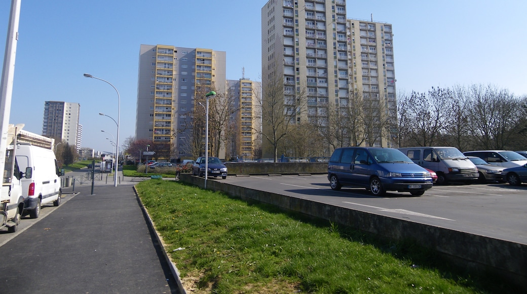 Billede "Quartier Le Blosne" af chisloup (CC BY) / beskåret fra det originale billede