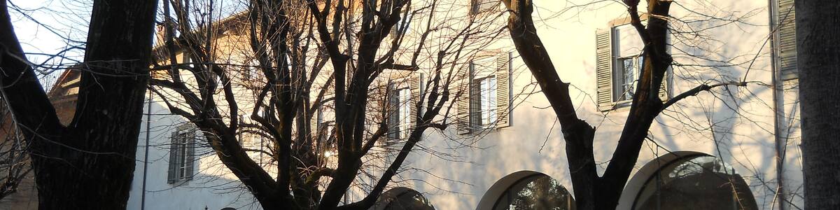 Photo "Palazzo Benaglio, sede del municipio, Comun Nuovo, Bergamo, Italia" by Cruccone (Creative Commons Attribution 3.0) / Cropped from original