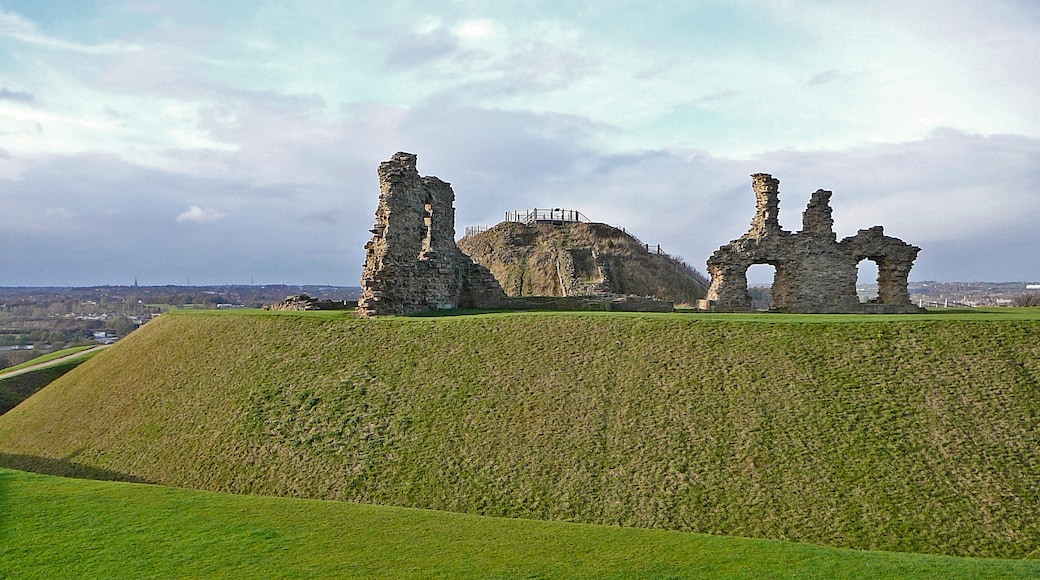 Foto "Sandal Castle" de Tim Green (CC BY) / Recortada do original