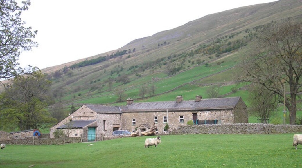 Photo "Garsdale" by John Illingworth (CC BY-SA) / Cropped from original