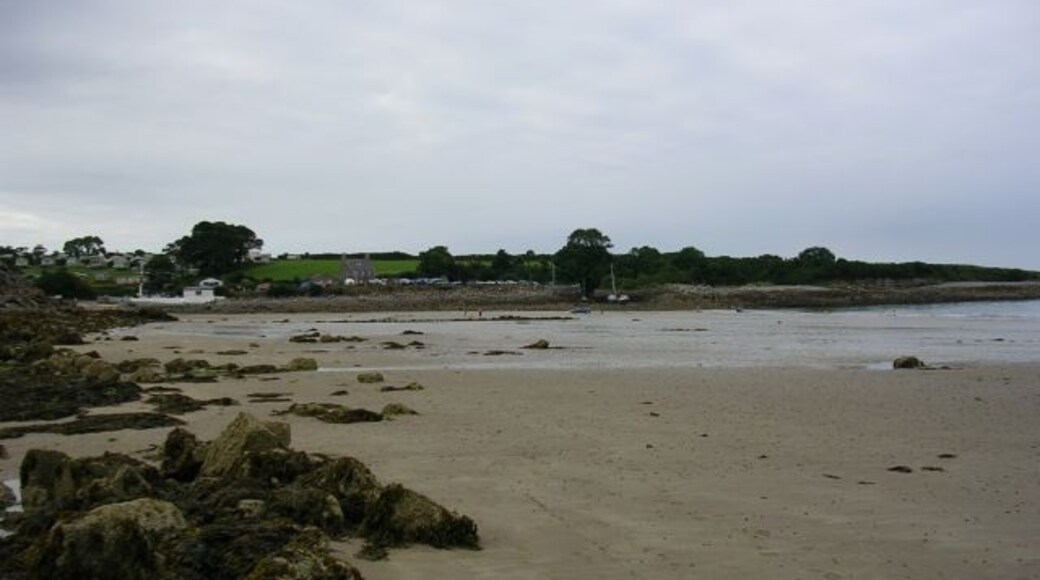 Photo "Traeth Bychan" by Keith Williamson (CC BY-SA) / Cropped from original