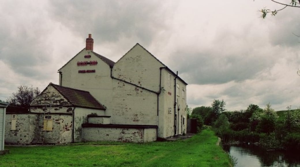 Photo "Pinxton" by Nick Leverton (CC BY-SA) / Cropped from original