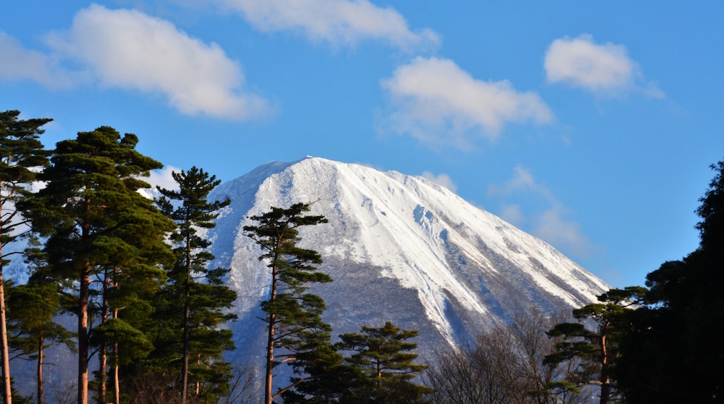 KUNIO MIURA (CC BY) 的「大山」相片 / 裁剪自原有相片