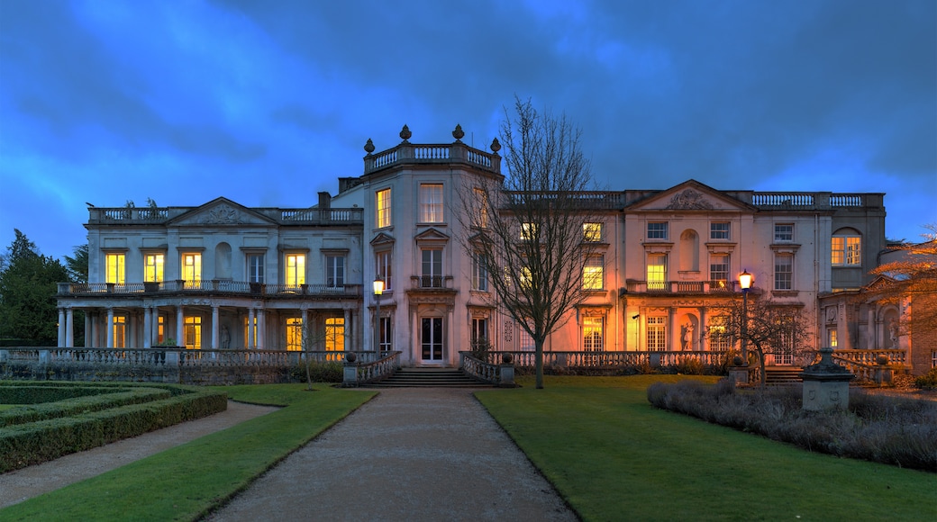 Photo "Roehampton" by Diliff (CC BY-SA) / Cropped from original