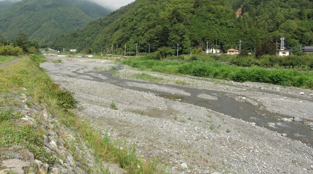 Photo "Minami-Alps" by さかおり (CC BY) / Cropped from original