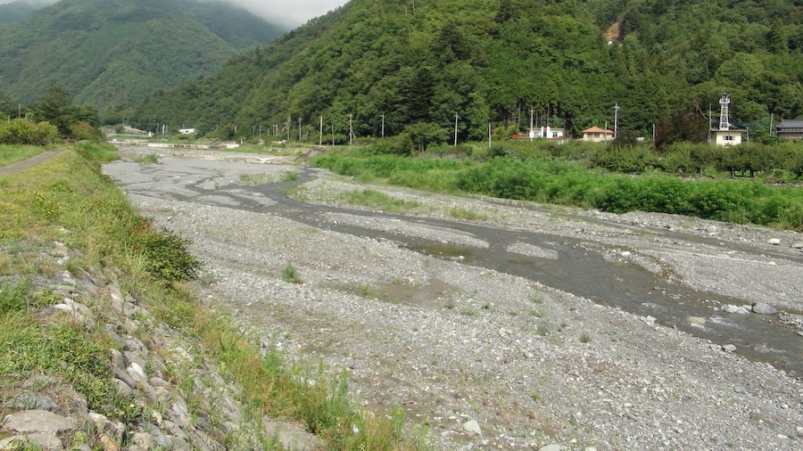 Photo "MIdai River in July, 2013" by さかおり (Creative Commons Attribution 3.0) / Cropped from original