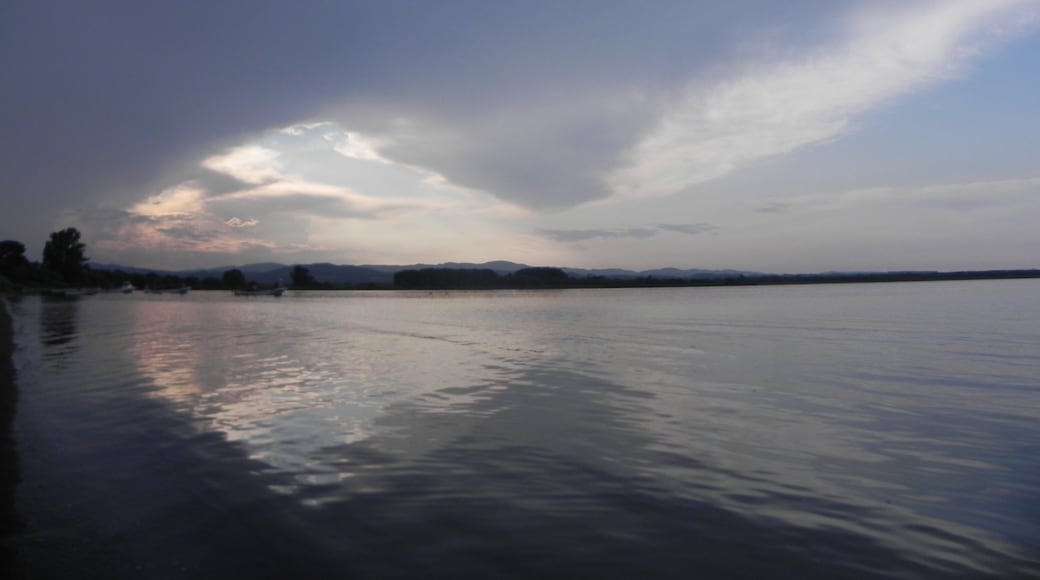 Photo "Lake Abashiri" by pakku (CC BY) / Cropped from original