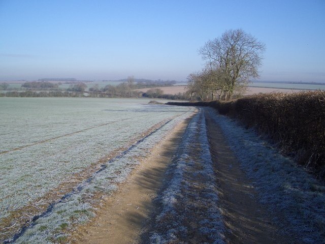 Milton Keynes Boundary Walk (II) The MK Boundary Walk more or less reaches its north-eastern extremities along this section, looking north on a frosty morning with soft pastel colours.