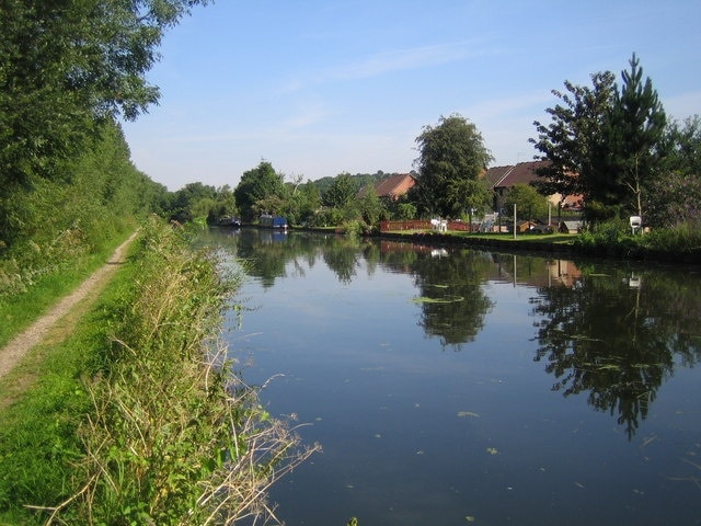 Grand Union Canal in South Harefield This is the Broad Water reach of the canal, upstream of Wide Water lock. The towpath forms part of the London Loop and is also the route of National Cycle Network 61.