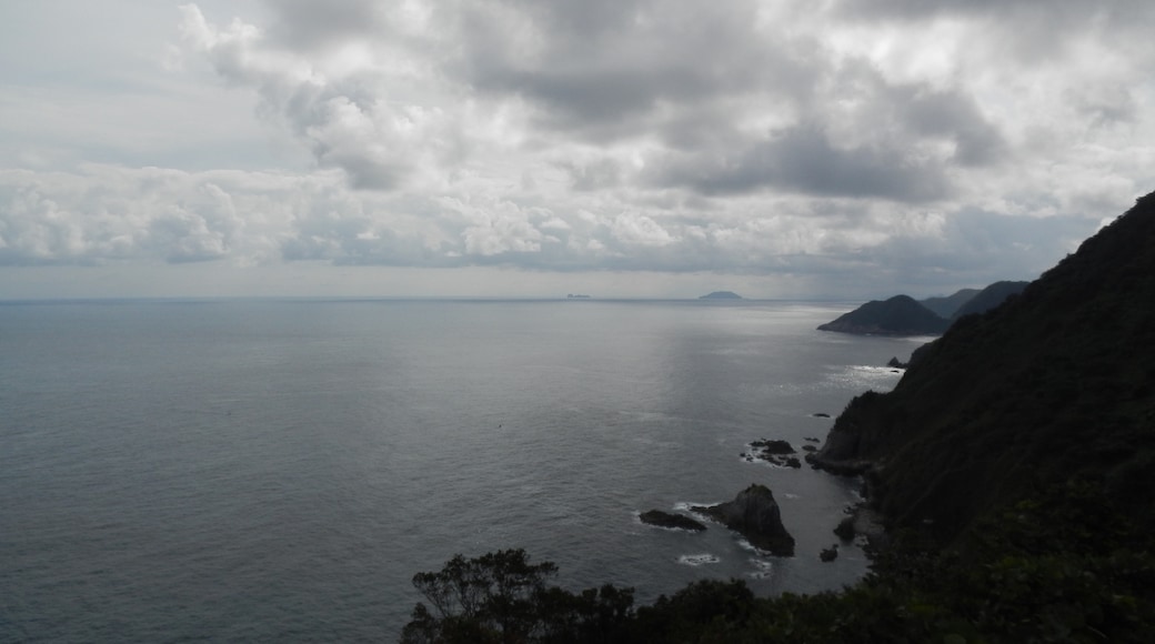 Photo "Kyoga Cape" by kiwa dokokano (CC BY-SA) / Cropped from original