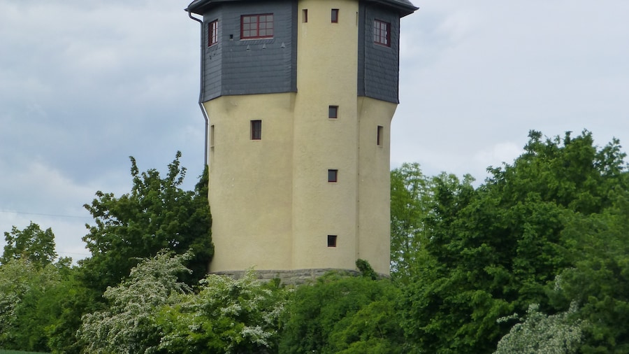 Photo "Wasserturm in Bad Soden am Taunus" by Muck50 (Creative Commons Attribution-Share Alike 4.0) / Cropped from original