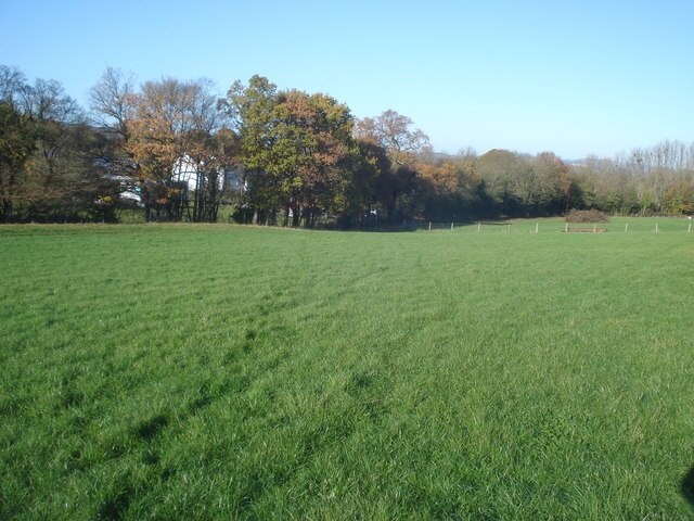 Photo "Leigh" by Trevor Rickard (CC BY-SA) / Cropped from original