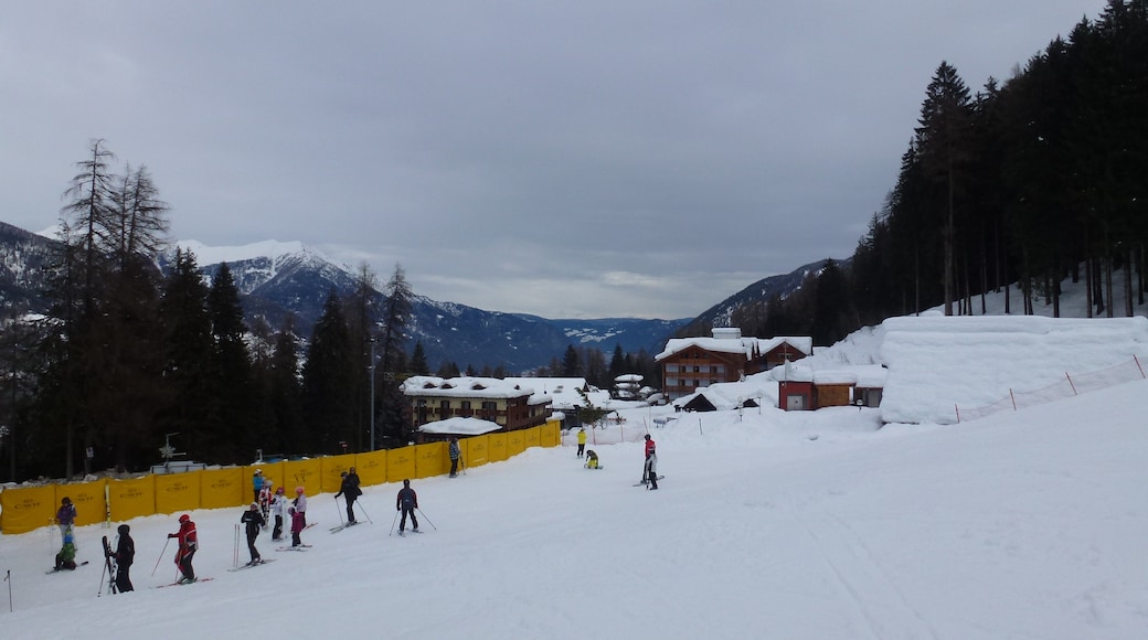Photo "Folgarida Ski Area" by Almondox (CC BY) / Cropped from original