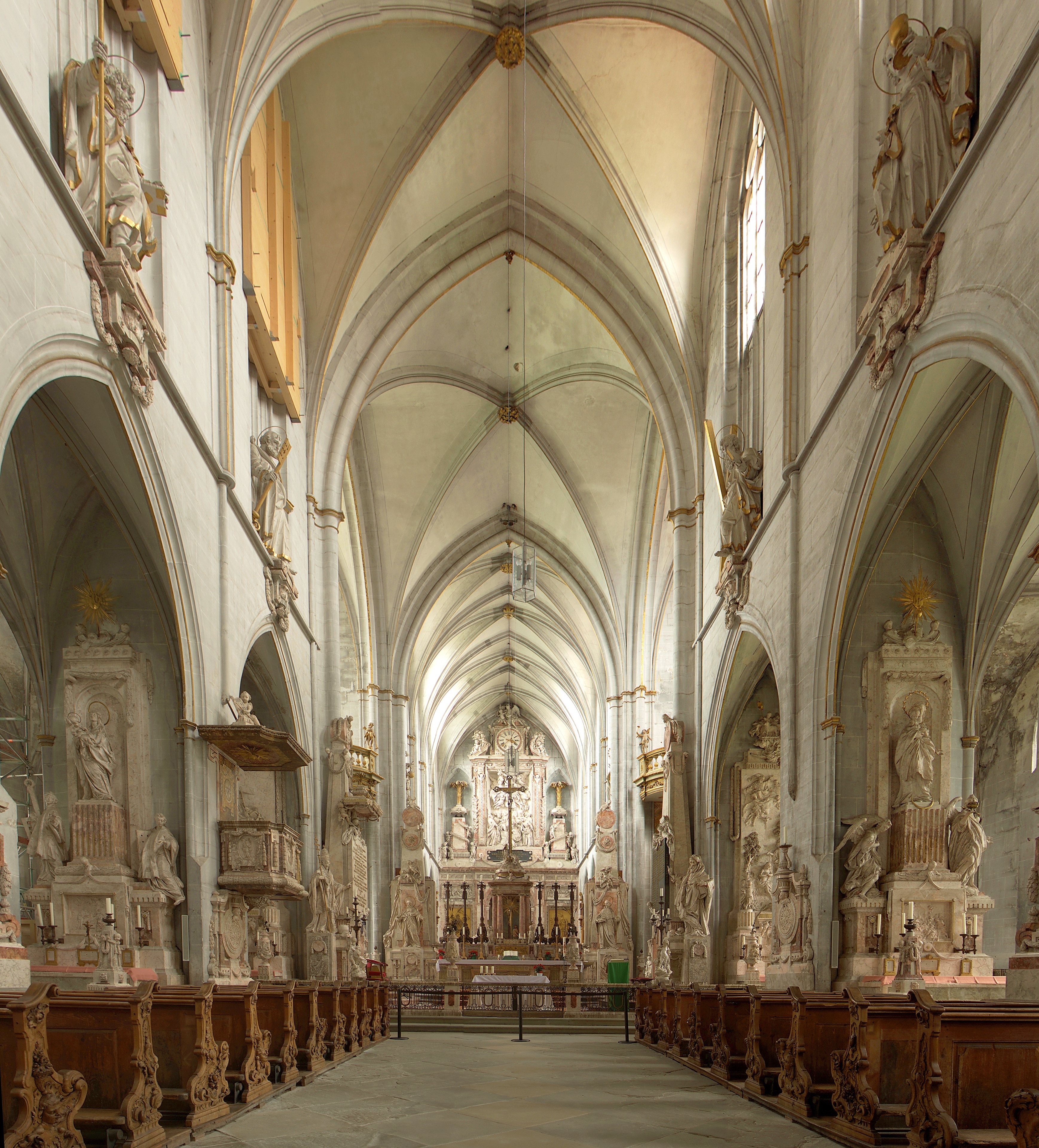 Foto "Salem" por H. Zell (CC BY-SA) / Recortada de la original