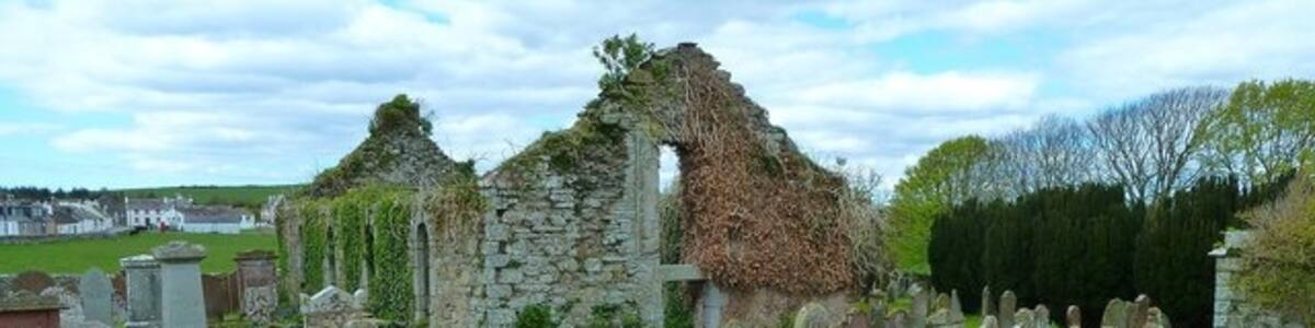 Photo "Sorbie, old Parish Church, now in ruins, replaced former churches until it, in turn, was replaced in 1877 by the Parish Church at Millisle, near Garlieston. This move, however, prompted the building of a Free Church in Sorbie and a Congregational Church in Garlieston." by Andy Farrington (Creative Commons Attribution-Share Alike 2.0) / Cropped from original