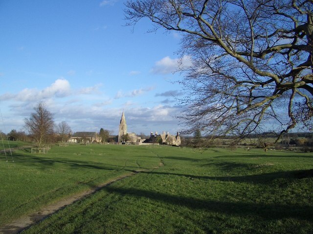 Foto “Pilton” tomada por Nigel Stickells (CC BY-SA); recorte de la original