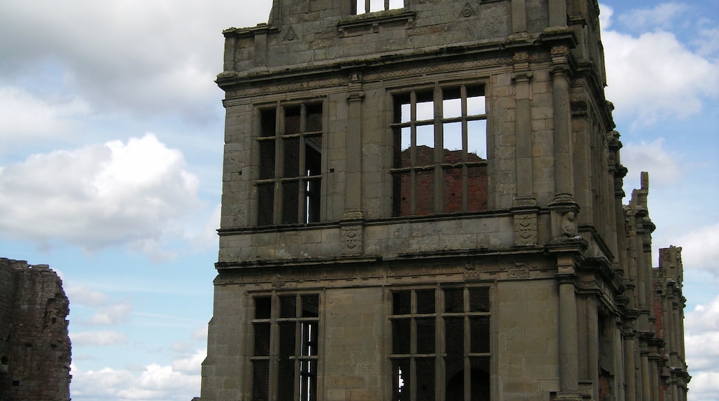 Photo "Moreton Corbet Castle" by Sjwells53 (page does not exist) (CC BY-SA) / Cropped from original