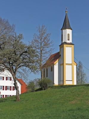 Kath. Kapelle St. Johannes und Paulus in Lauterbach; Ansicht von Nordwesten